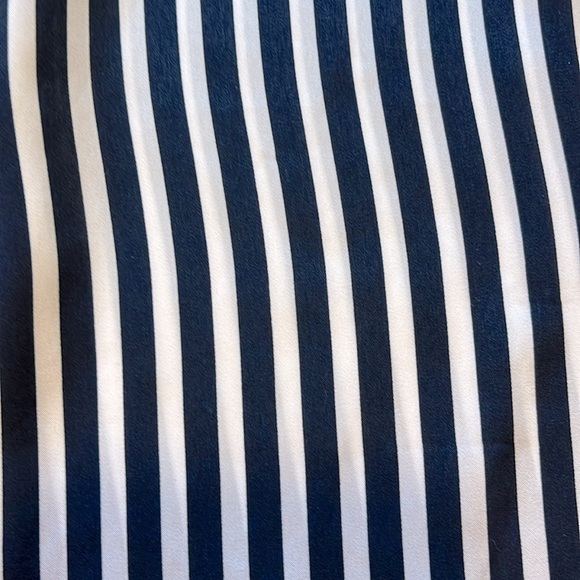 H&M BLUE AND WHITE STRIPED TOP SIZE 8 - Picture 7 of 13